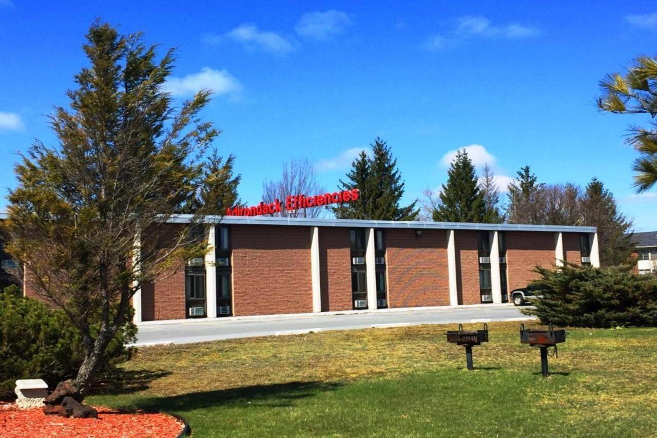 Adirondack Efficiencies Watertown Exterior foto