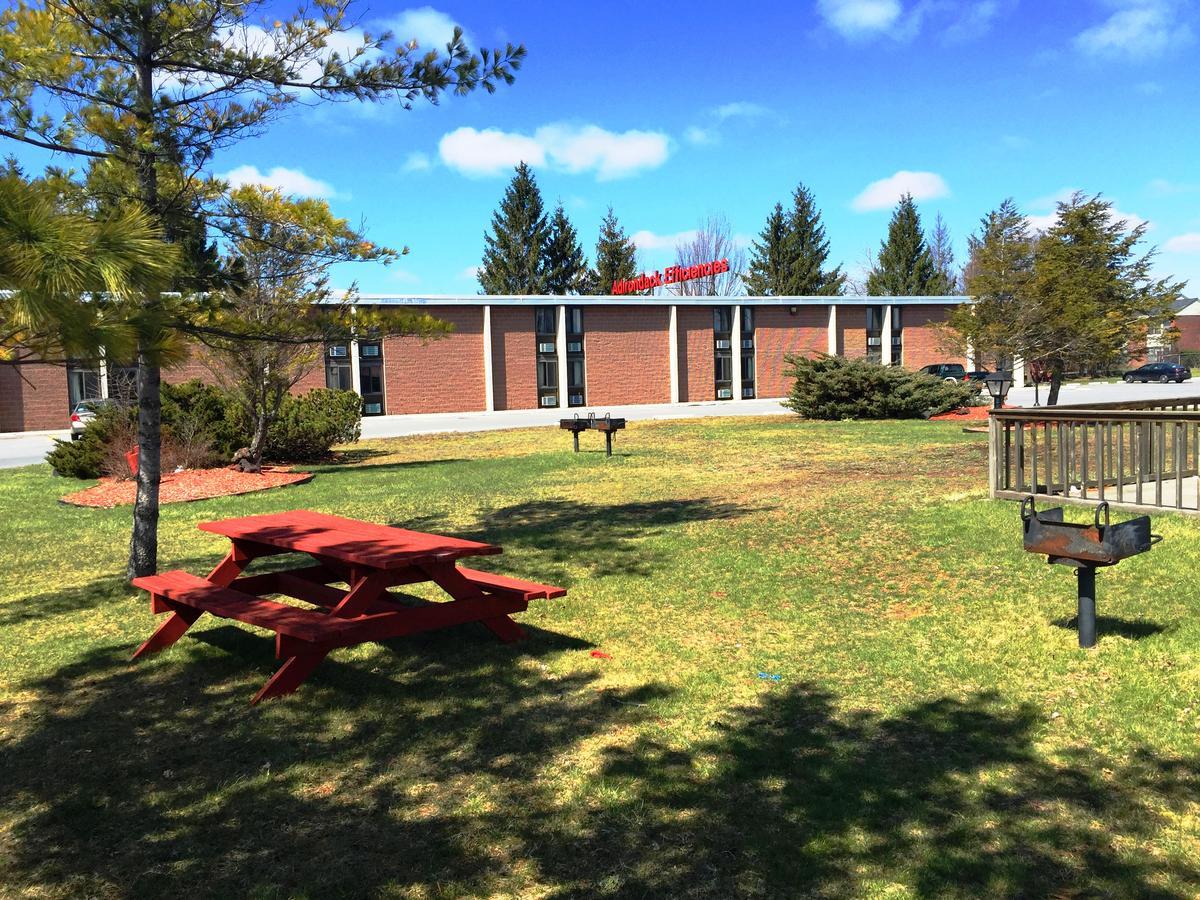 Adirondack Efficiencies Watertown Exterior foto
